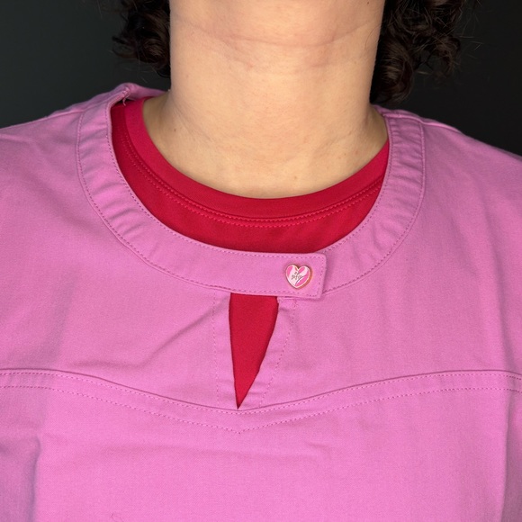 KOI X BETSEY JOHNSON SCRUB SET LIGHT ORCHID XS - Picture 10 of 11